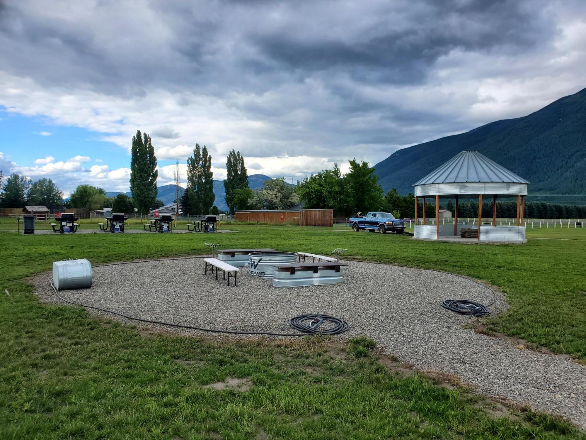 Glacier Acres Guest Ranch Motel Columbia Falls Exterior photo